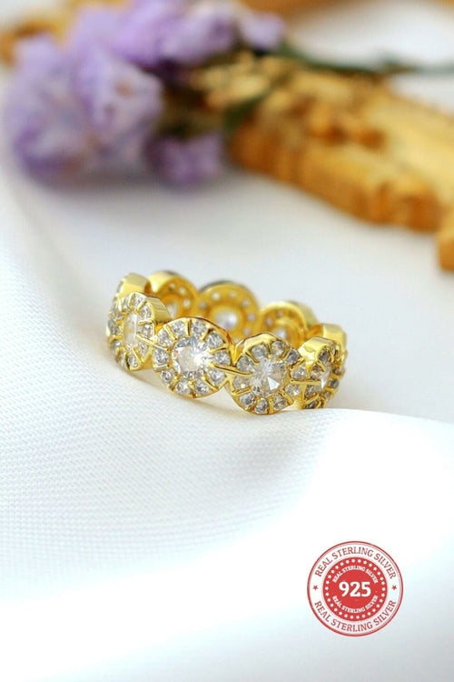 18 Karats Gold Circle Cubic Zirconia Band Ring