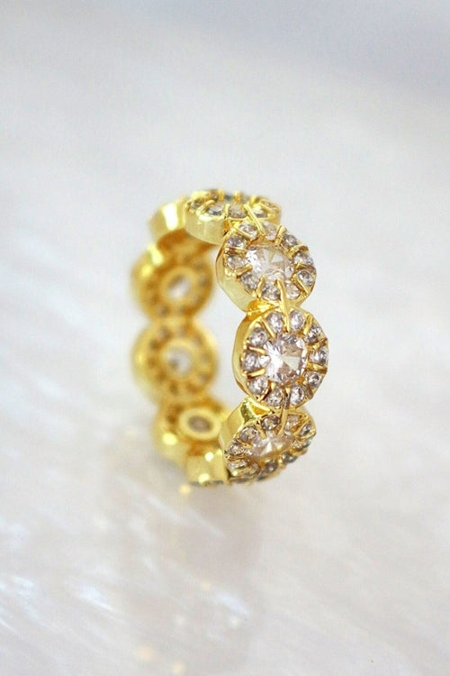 18 Karats Gold Circle Cubic Zirconia Band Ring